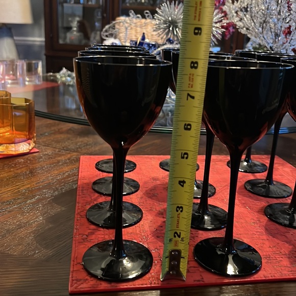 12 black crystal wine glasses - Picture 3 of 4